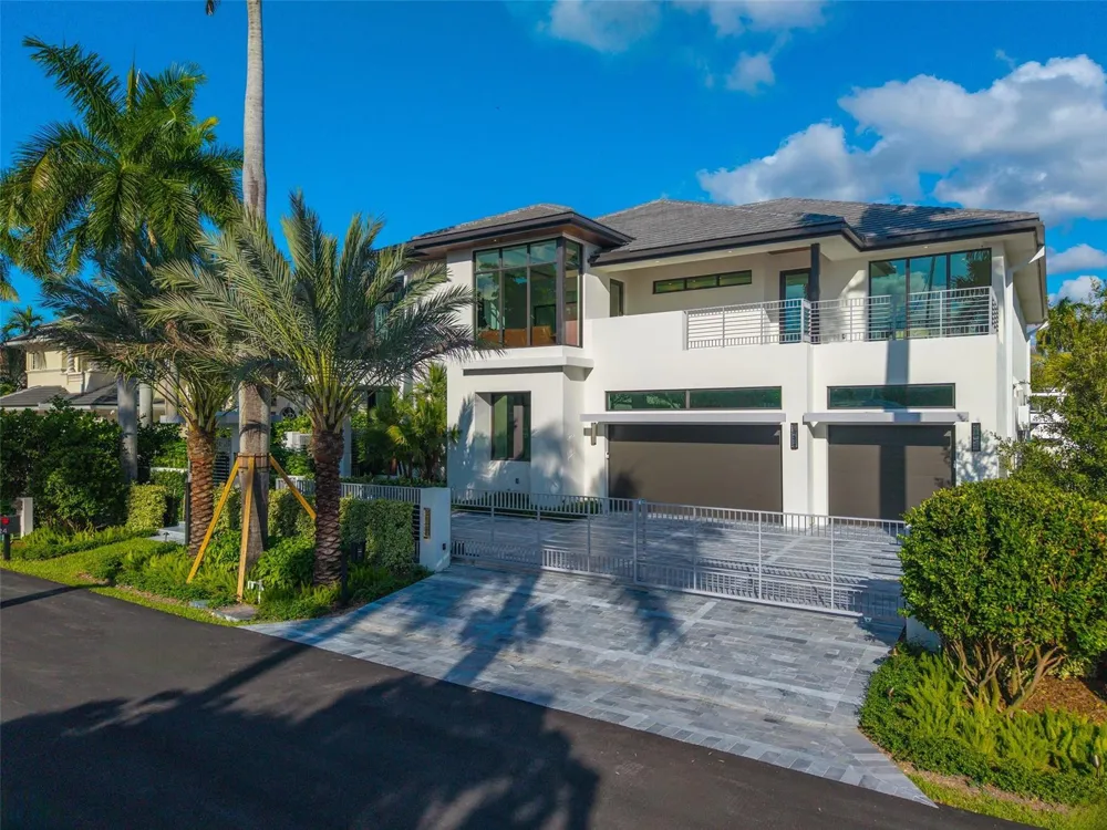 24 Fiesta Way Fort Lauderdale, FL 33301
