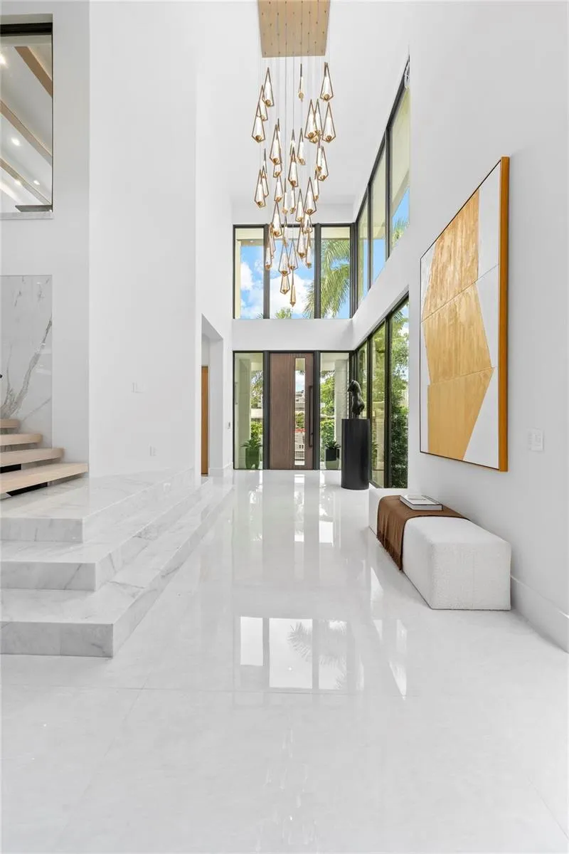 24 Fiesta Way Fort Lauderdale, FL 33301