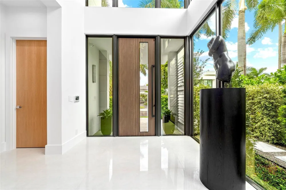 24 Fiesta Way Fort Lauderdale, FL 33301
