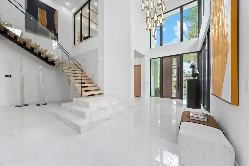 24 Fiesta Way Fort Lauderdale, FL 33301