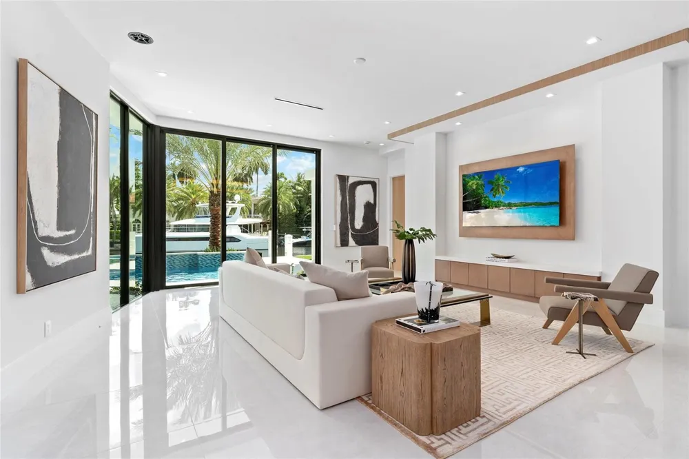 24 Fiesta Way Fort Lauderdale, FL 33301