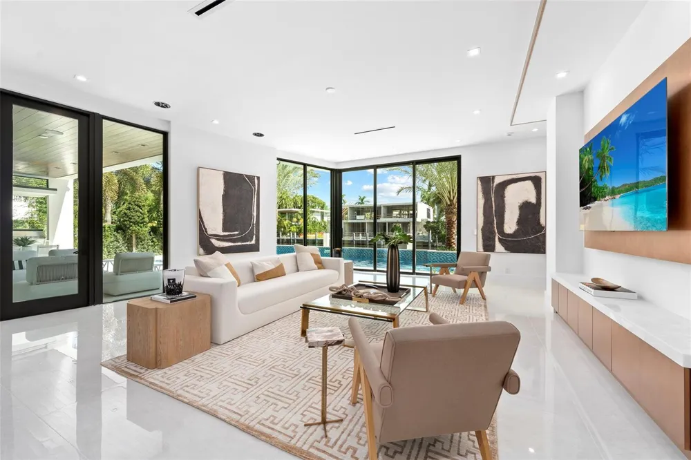 24 Fiesta Way Fort Lauderdale, FL 33301