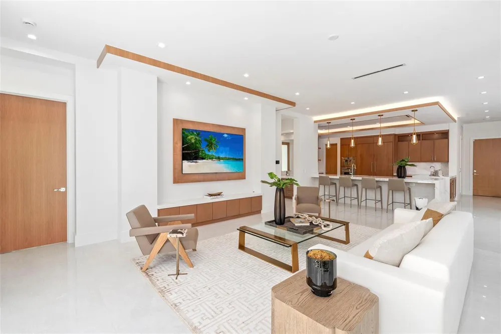 24 Fiesta Way Fort Lauderdale, FL 33301