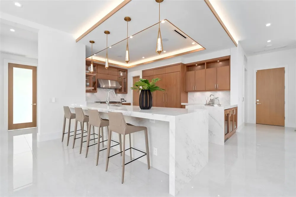 24 Fiesta Way Fort Lauderdale, FL 33301