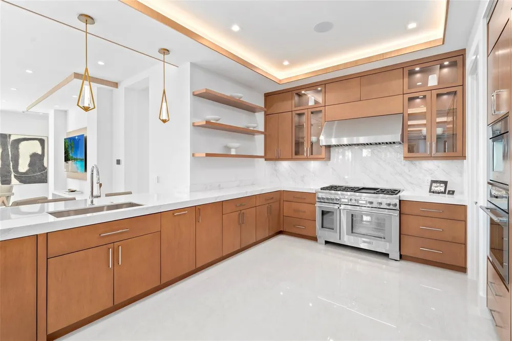 24 Fiesta Way Fort Lauderdale, FL 33301