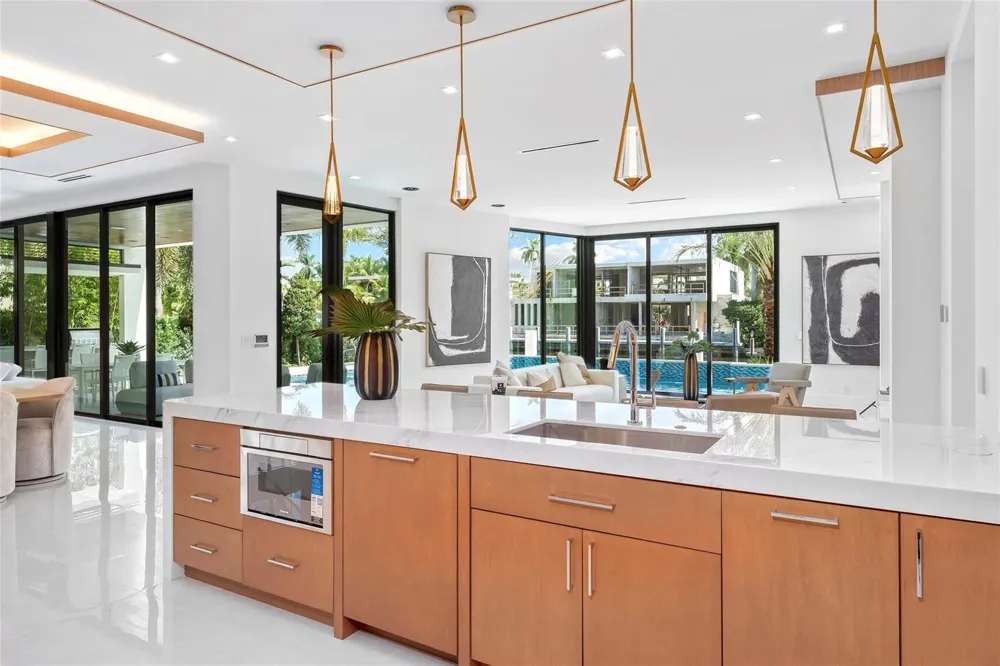 24 Fiesta Way Fort Lauderdale, FL 33301