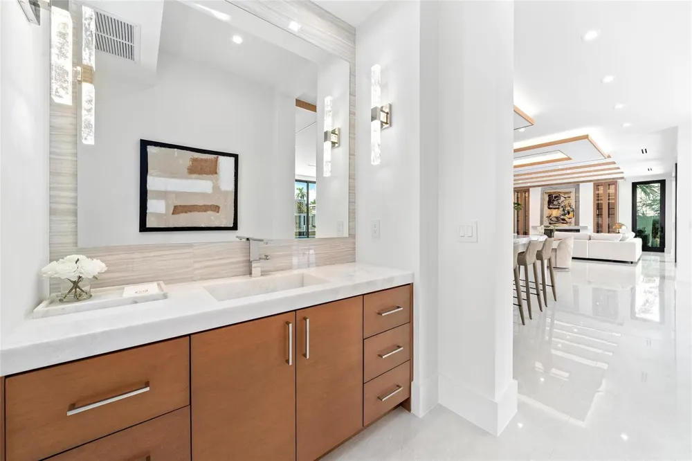 24 Fiesta Way Fort Lauderdale, FL 33301