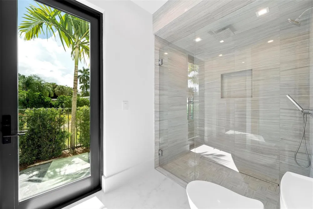 24 Fiesta Way Fort Lauderdale, FL 33301