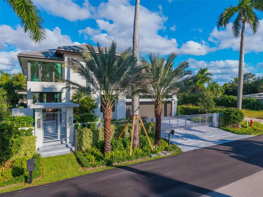 24 Fiesta Way Fort Lauderdale, FL 33301