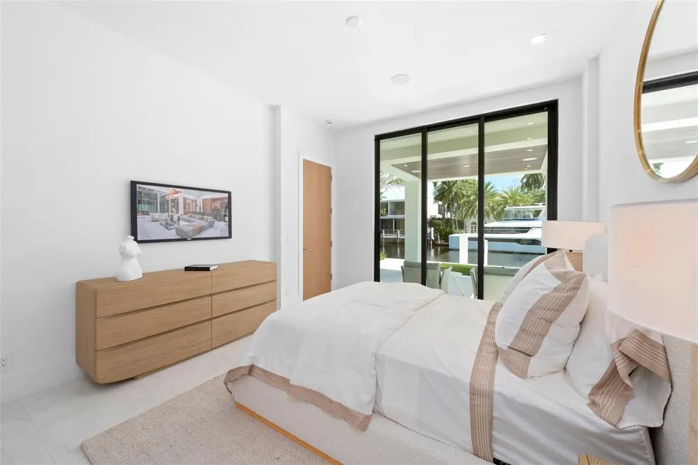 24 Fiesta Way Fort Lauderdale, FL 33301