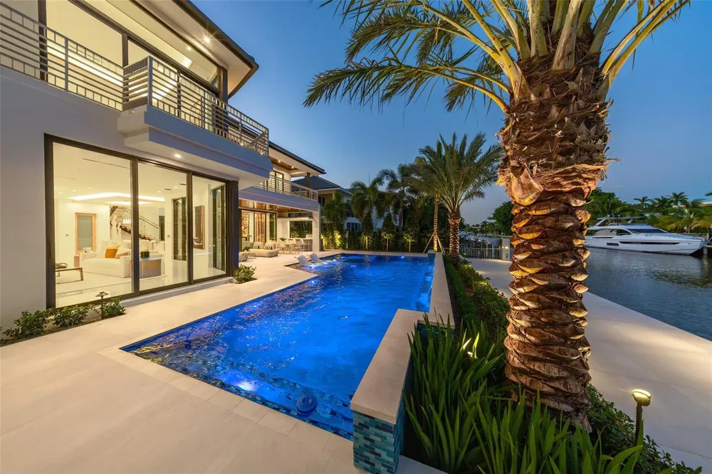 24 Fiesta Way Fort Lauderdale, FL 33301