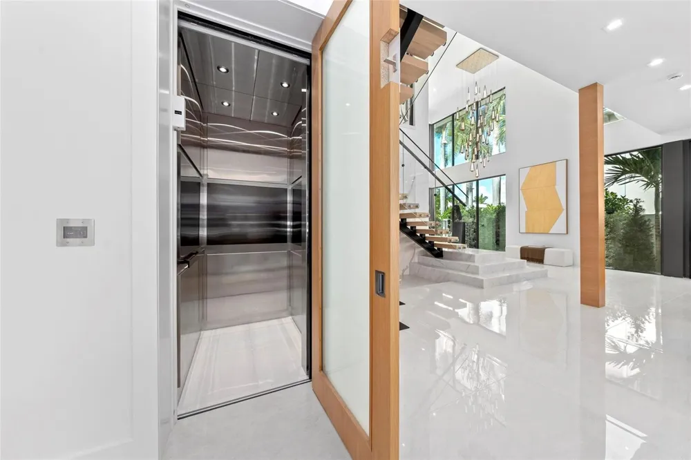 24 Fiesta Way Fort Lauderdale, FL 33301