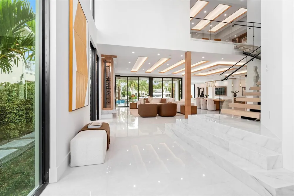 24 Fiesta Way Fort Lauderdale, FL 33301
