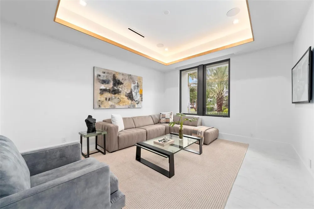 24 Fiesta Way Fort Lauderdale, FL 33301