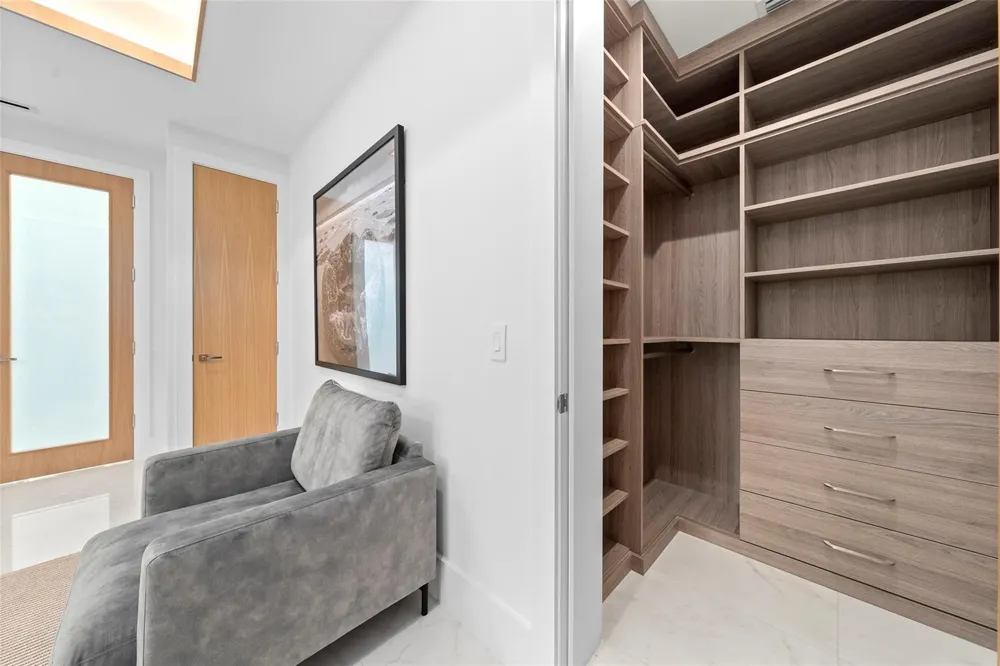 24 Fiesta Way Fort Lauderdale, FL 33301