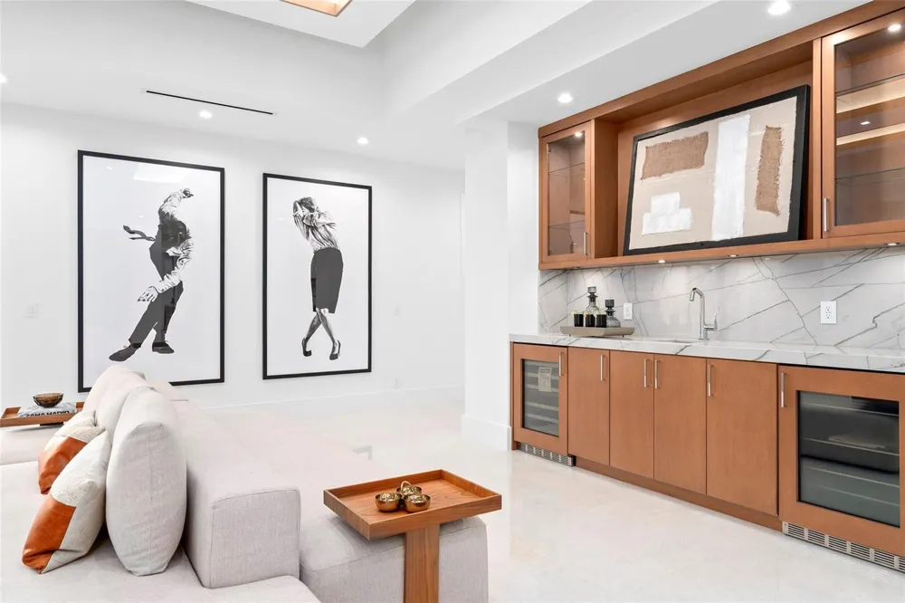 24 Fiesta Way Fort Lauderdale, FL 33301