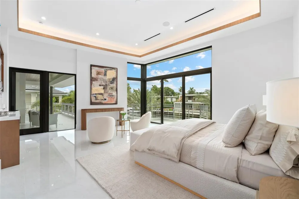 24 Fiesta Way Fort Lauderdale, FL 33301