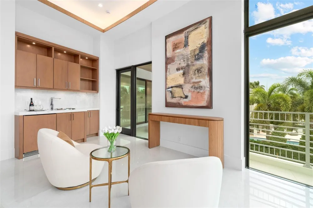 24 Fiesta Way Fort Lauderdale, FL 33301