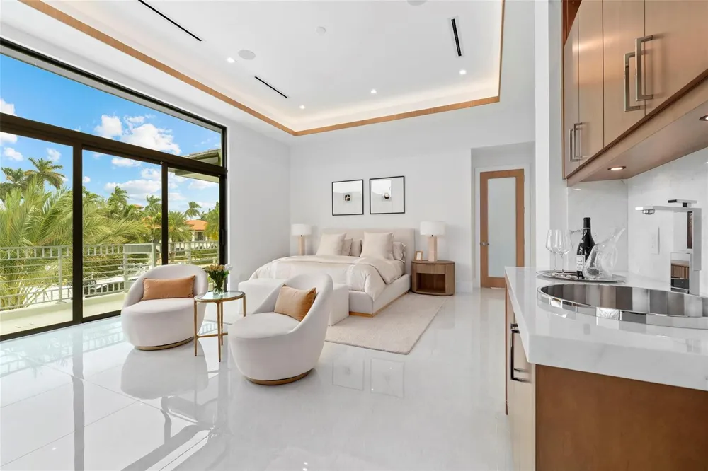 24 Fiesta Way Fort Lauderdale, FL 33301
