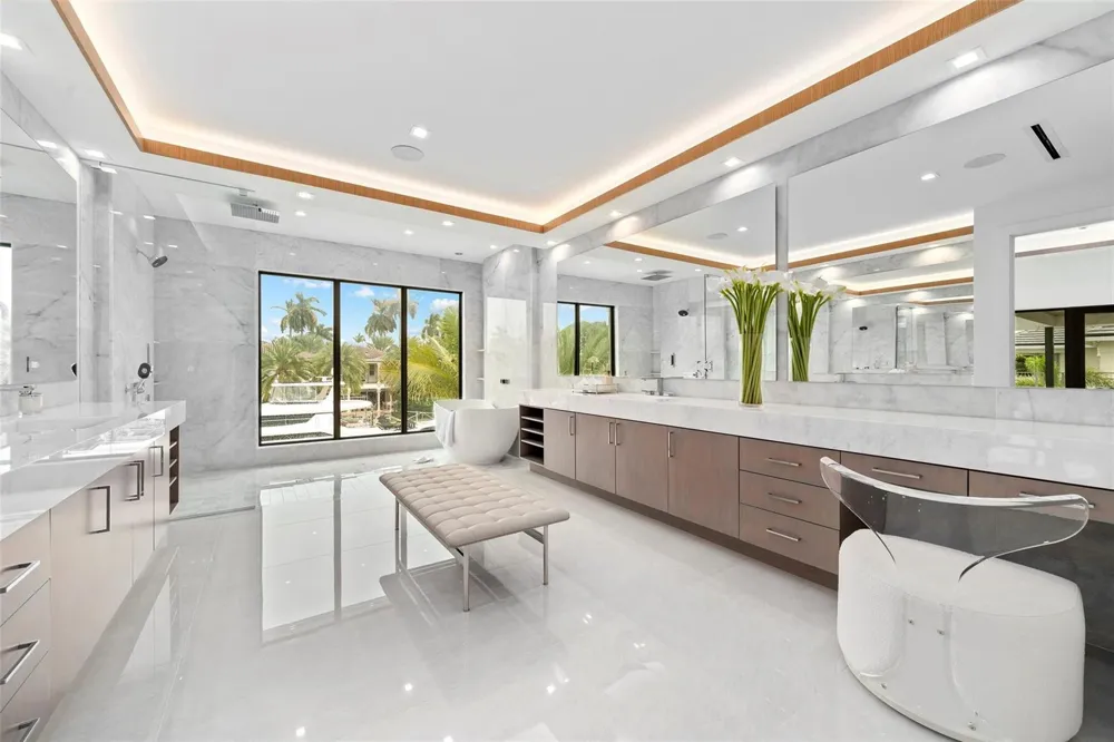 24 Fiesta Way Fort Lauderdale, FL 33301