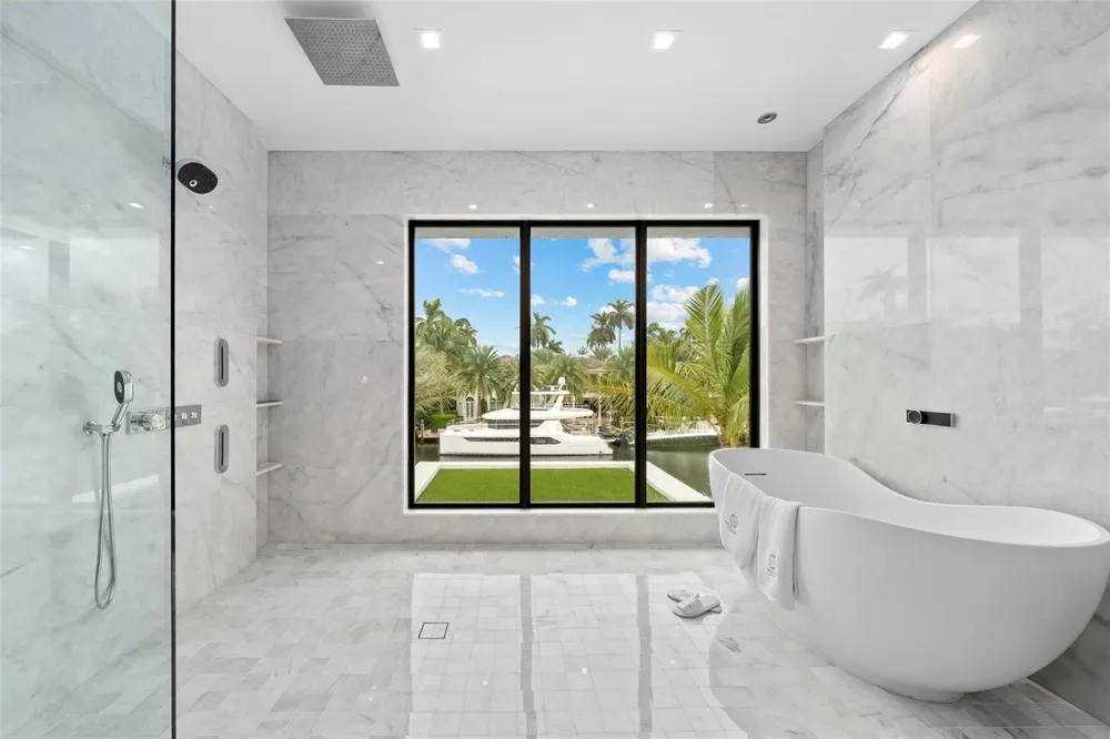 24 Fiesta Way Fort Lauderdale, FL 33301