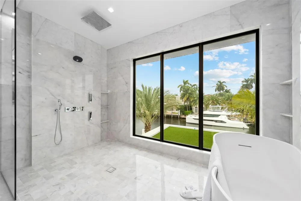 24 Fiesta Way Fort Lauderdale, FL 33301