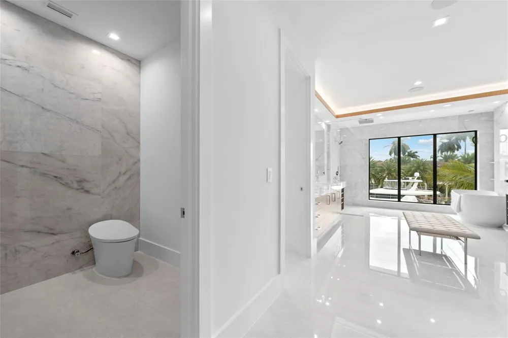 24 Fiesta Way Fort Lauderdale, FL 33301