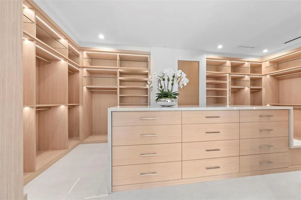 24 Fiesta Way Fort Lauderdale, FL 33301
