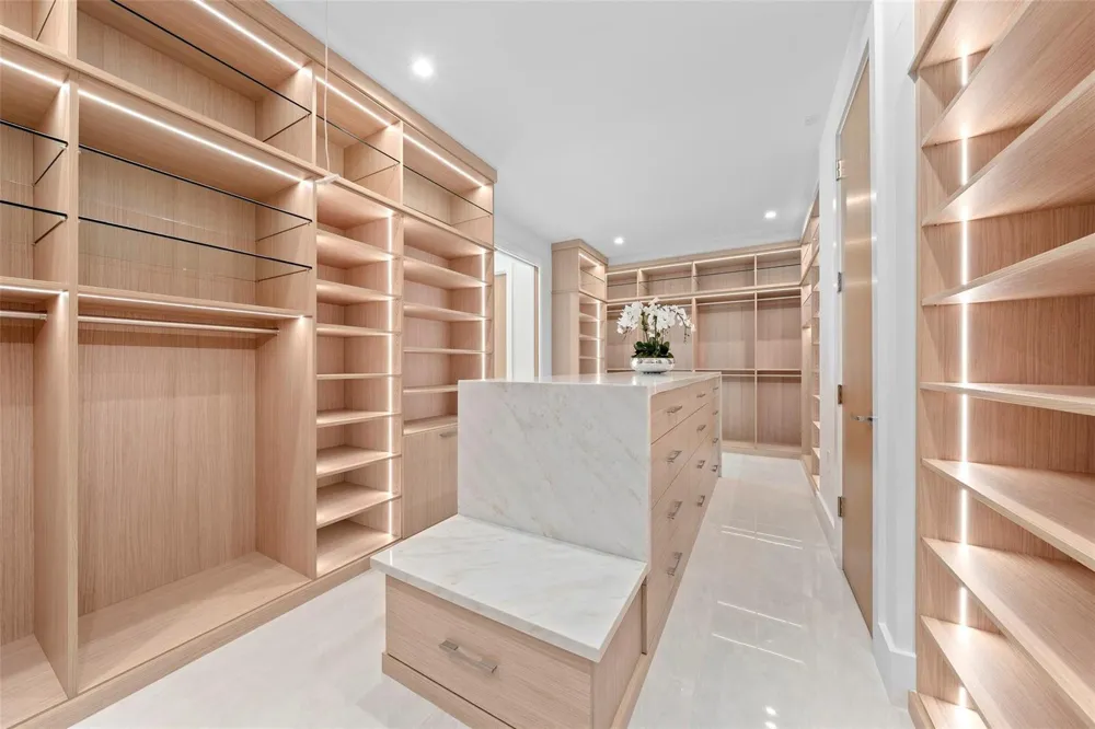 24 Fiesta Way Fort Lauderdale, FL 33301