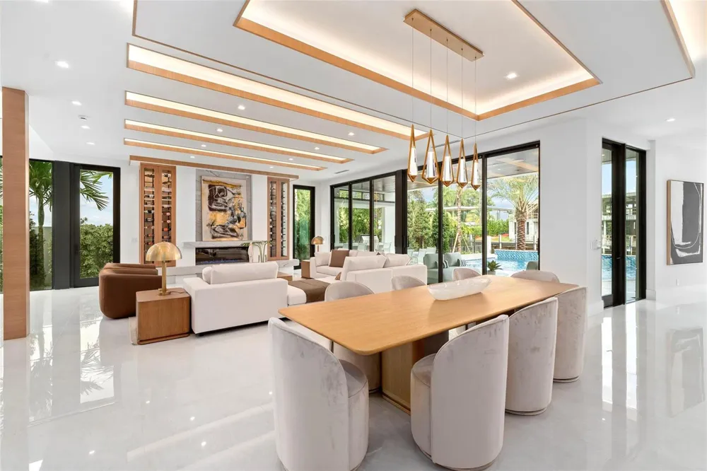 24 Fiesta Way Fort Lauderdale, FL 33301