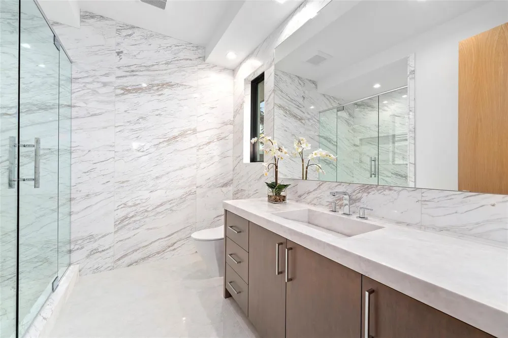 24 Fiesta Way Fort Lauderdale, FL 33301