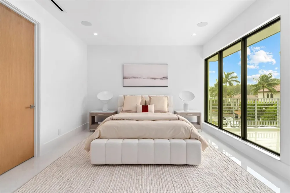 24 Fiesta Way Fort Lauderdale, FL 33301