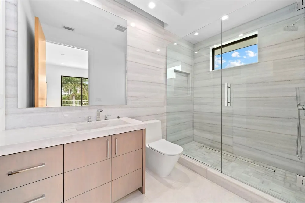 24 Fiesta Way Fort Lauderdale, FL 33301