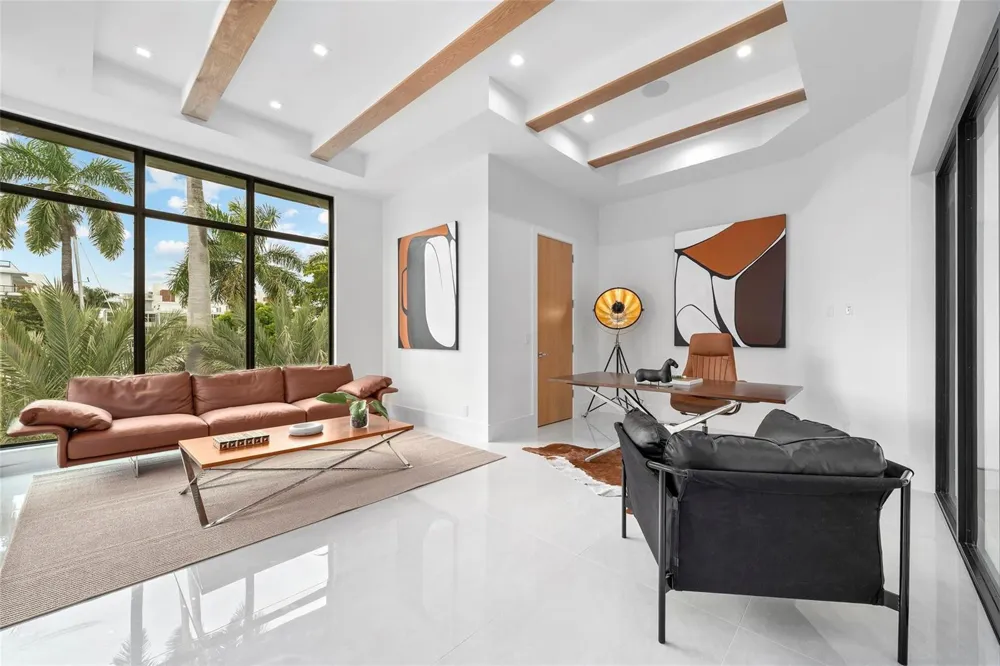 24 Fiesta Way Fort Lauderdale, FL 33301