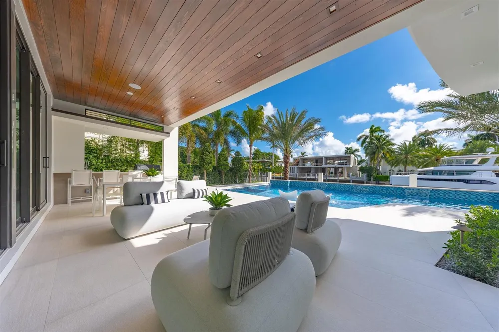 24 Fiesta Way Fort Lauderdale, FL 33301