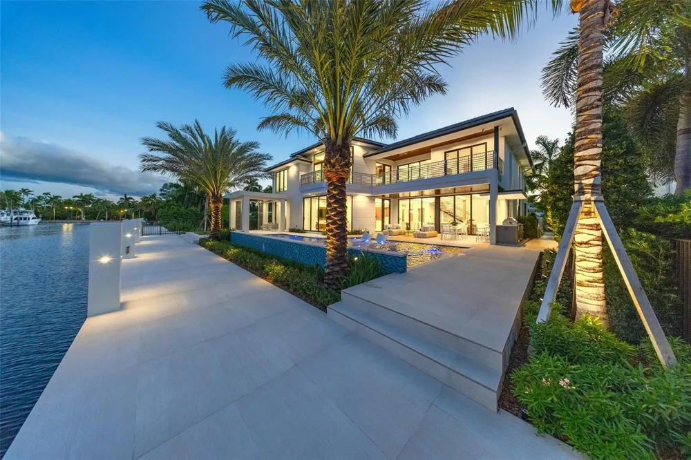 24 Fiesta Way Fort Lauderdale, FL 33301