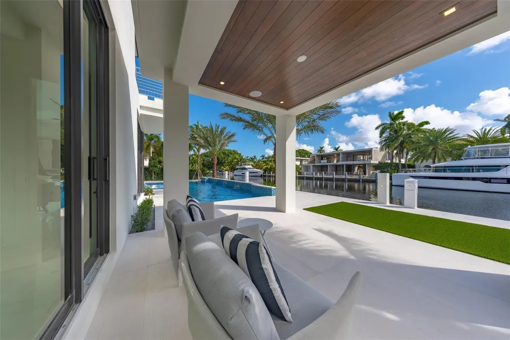 24 Fiesta Way Fort Lauderdale, FL 33301