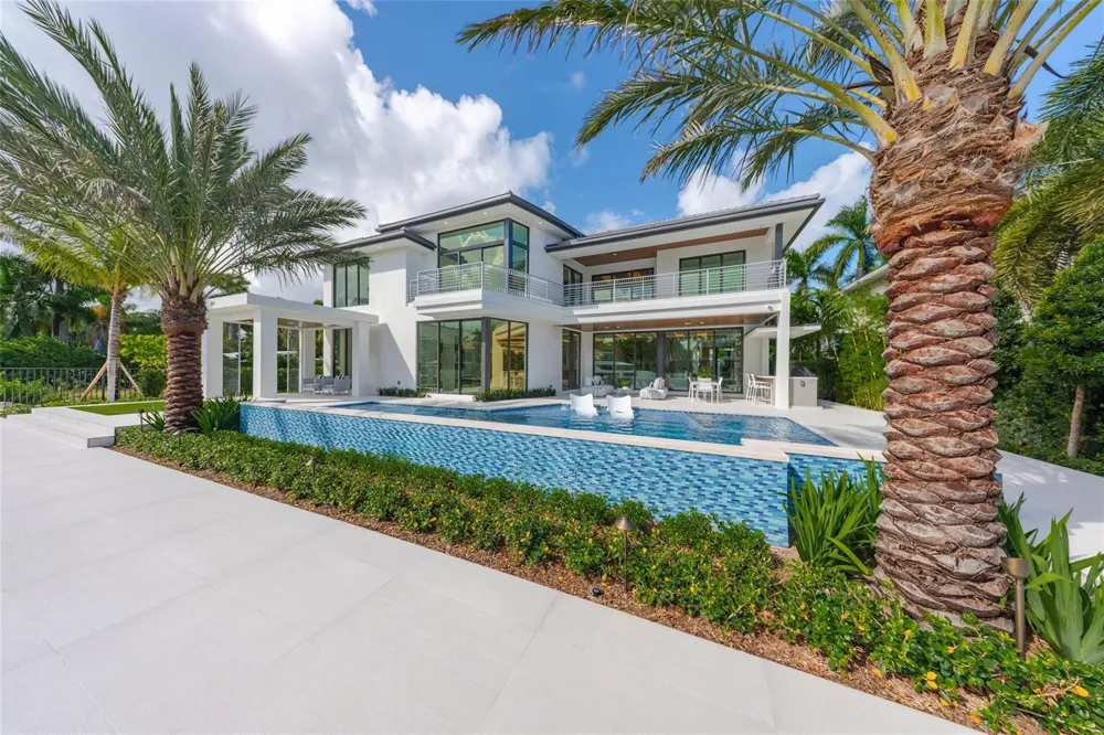 24 Fiesta Way Fort Lauderdale, FL 33301