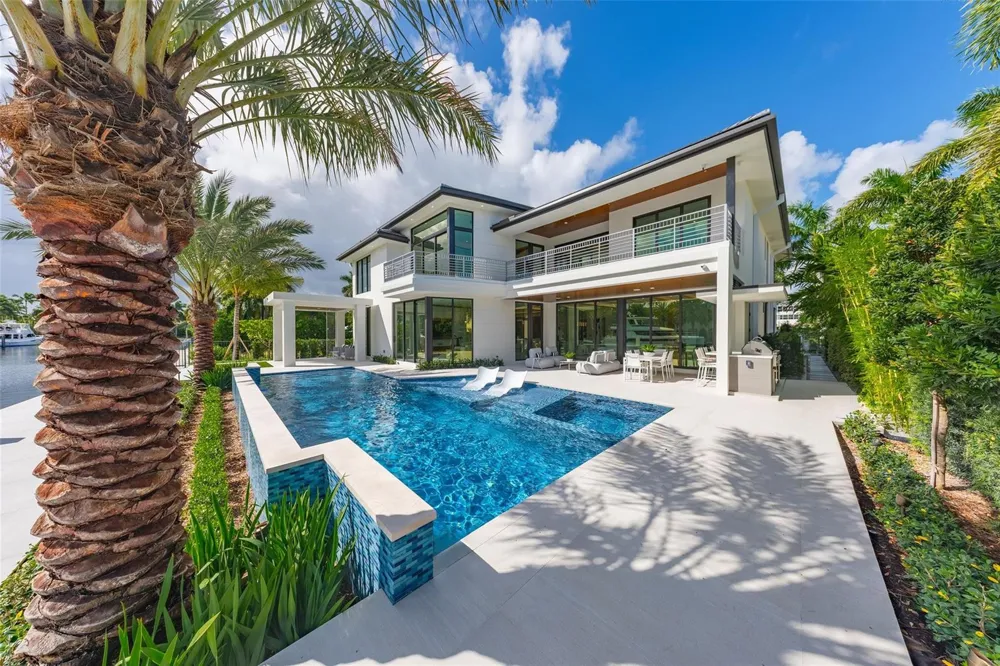 24 Fiesta Way Fort Lauderdale, FL 33301