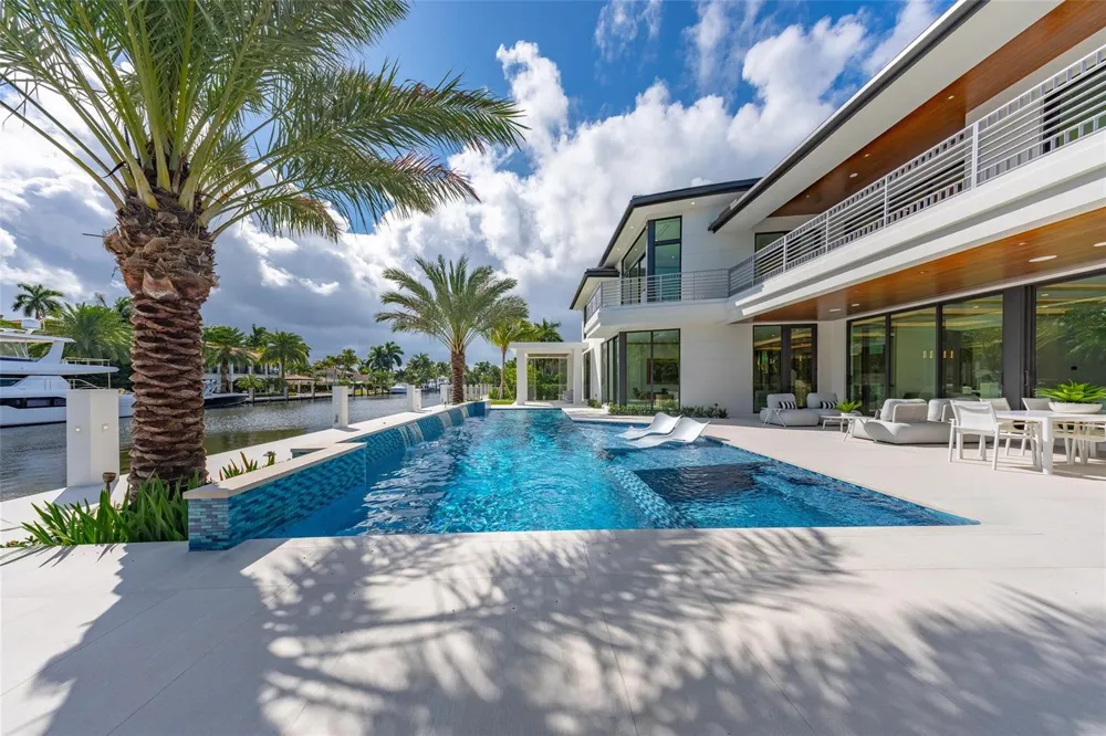 24 Fiesta Way Fort Lauderdale, FL 33301