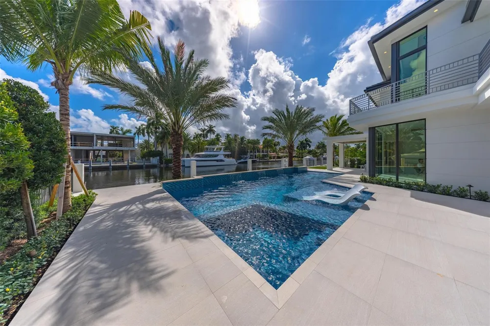 24 Fiesta Way Fort Lauderdale, FL 33301