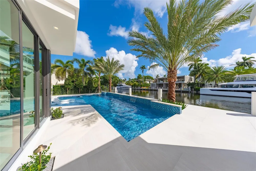 24 Fiesta Way Fort Lauderdale, FL 33301
