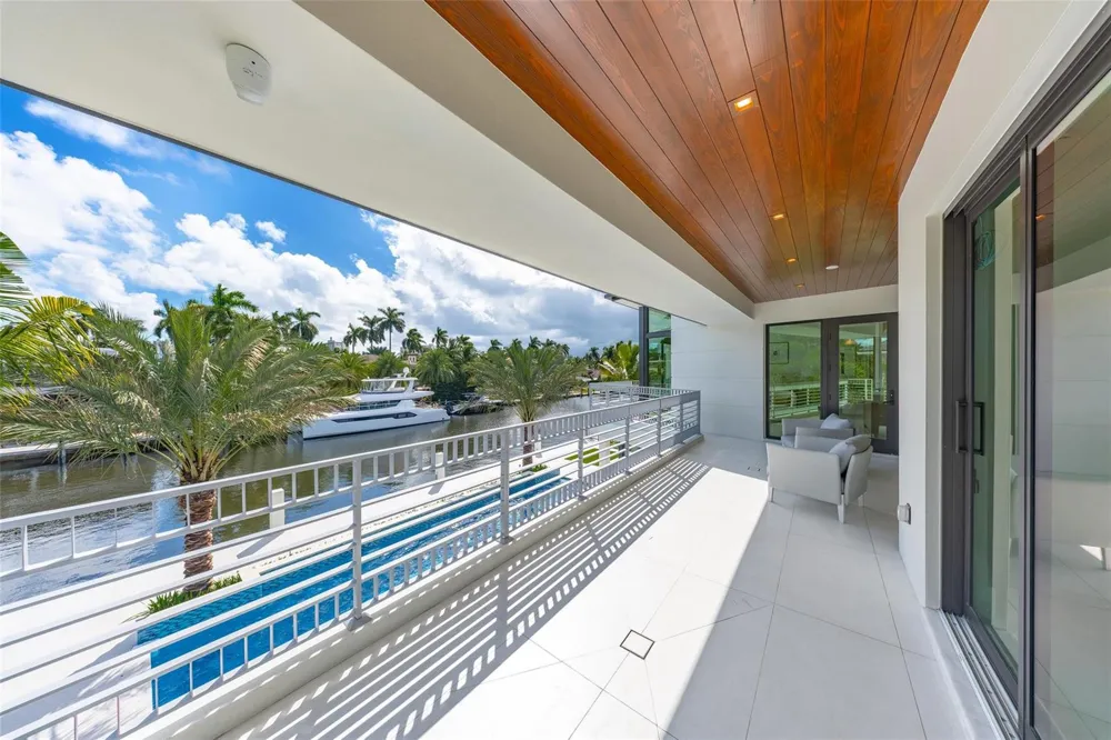 24 Fiesta Way Fort Lauderdale, FL 33301