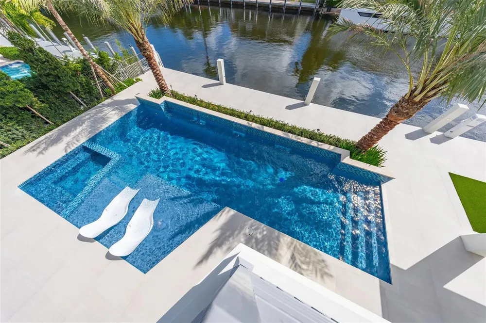 24 Fiesta Way Fort Lauderdale, FL 33301