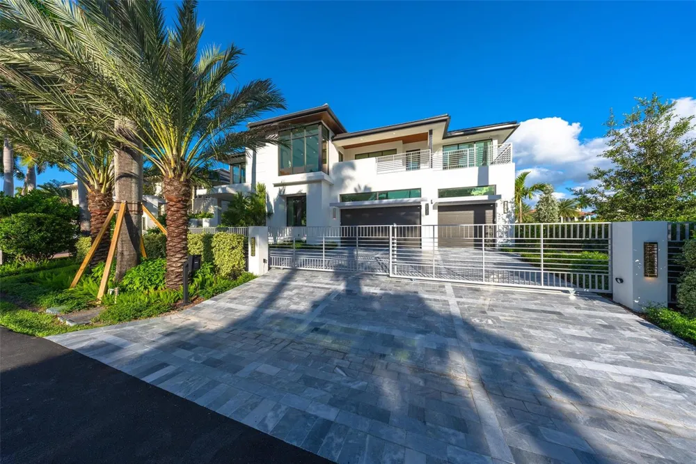 24 Fiesta Way Fort Lauderdale, FL 33301