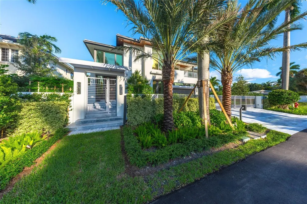 24 Fiesta Way Fort Lauderdale, FL 33301