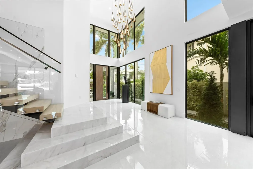 24 Fiesta Way Fort Lauderdale, FL 33301
