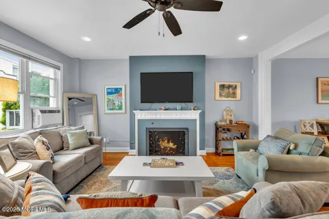 8 Deal Lake Court