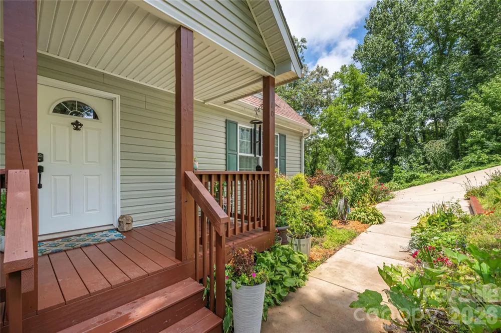 10 E Rolling Acres Drive Weaverville, NC 28787