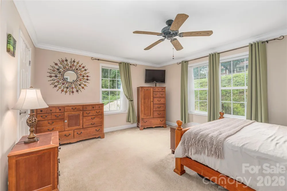 10 E Rolling Acres Drive Weaverville, NC 28787